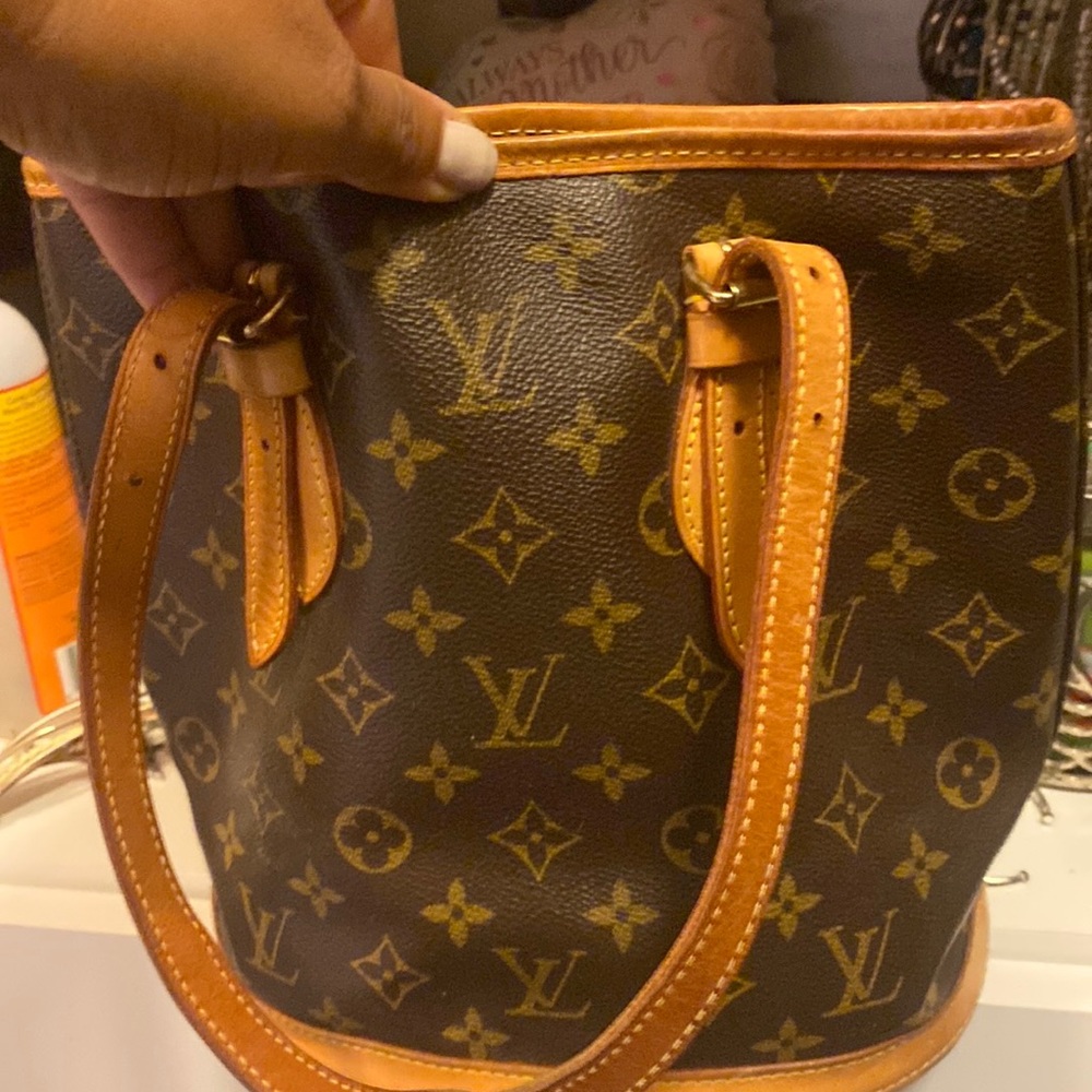 Louis Vuitton..Pretty much new bag ..